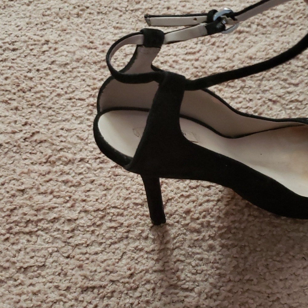 Shoes - Picture 3 of 8
